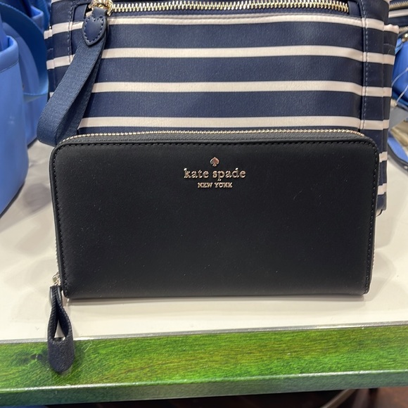 Kate Spade Chelsea Nylon Large Continental Wallet
Color: Black
NWT - Picture 7 of 16